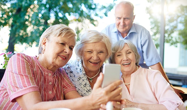 Curso especial para personas mayores de manejo de teléfono móvil - Grupos